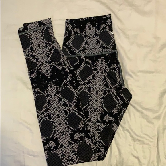 lululemon athletica Pants - Lululemon Wunder under full length leggings